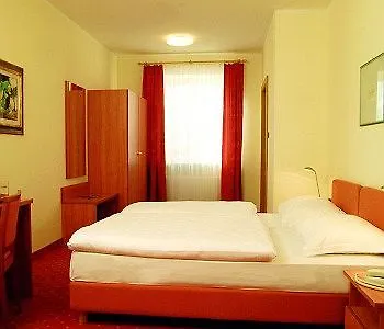 Cavallino S'roessl Готель 3*