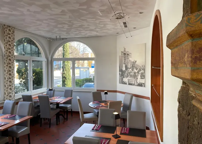 Otel Cavallino S'roessl 3*